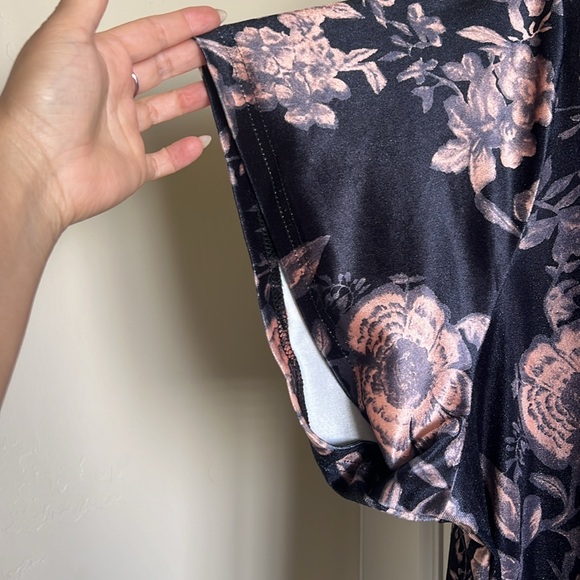 Velvet flower dress - Picture 5 of 6